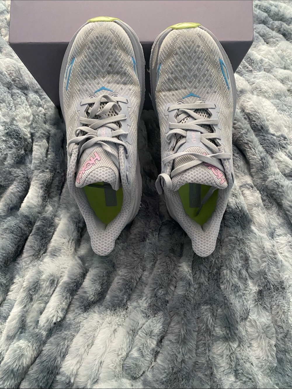 Hoka Clifton9 Women's Light Gray Running Shoes with Lime and Pastel Accents